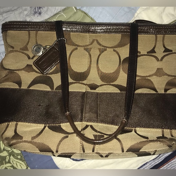 👜COACH👜 Signature Canvas Shoulder Tote - Picture 2 of 14